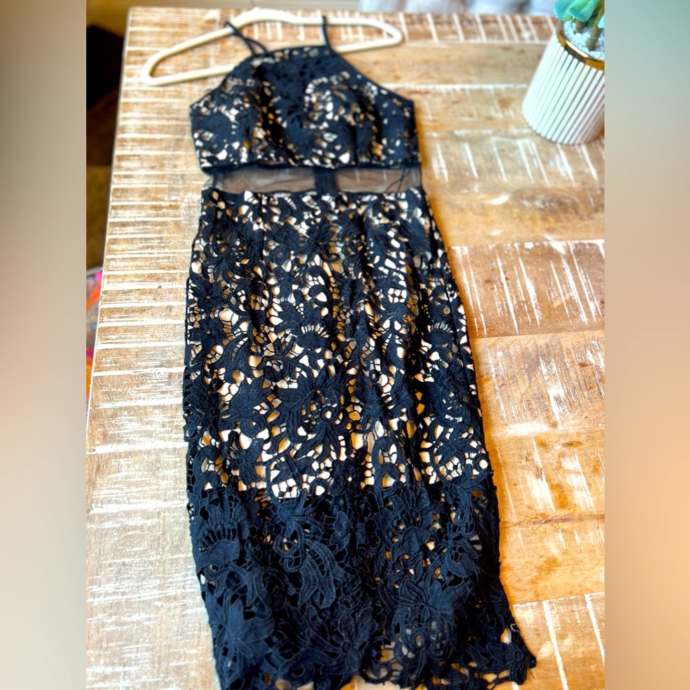 Black and nude dress so cute!!